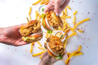 黄色美味汉堡摄影素材