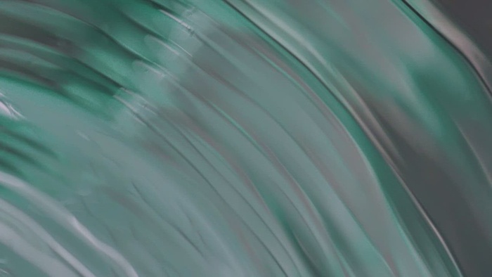 在水面反射的颜色