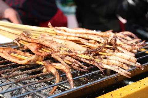 烧烤美食烤肉街边小吃油炸烤鱿鱼