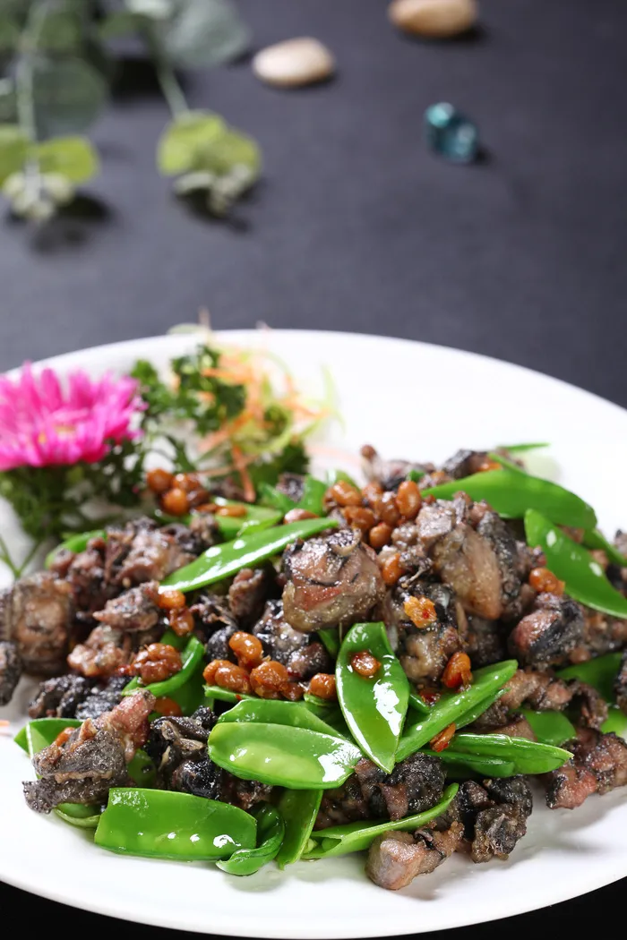 R00902兰豆炒乌鸡 (6)