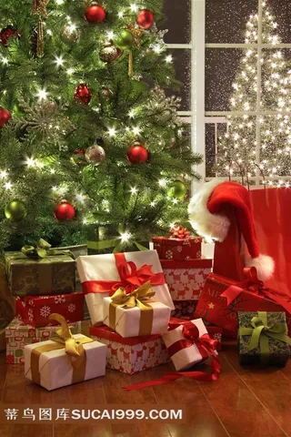 堆满的圣诞礼物和圣诞树图片素材