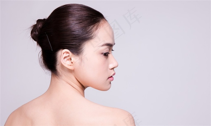 清新盘发美女右脸特写