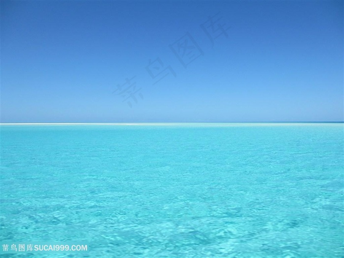 蓝天大海水天一色背景