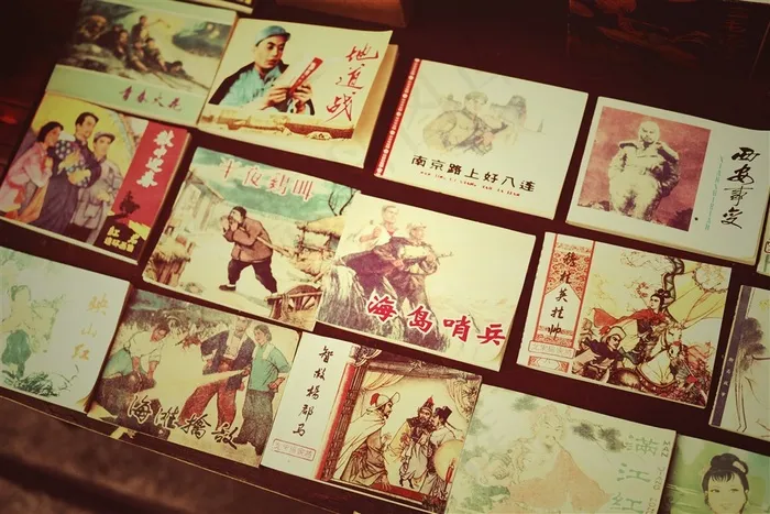 书摊上的小人图