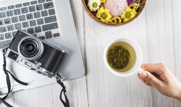 商务电脑鲜花喝茶