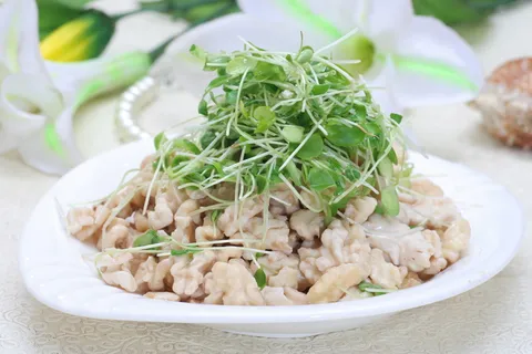 香椿苗拌桃仁  22元