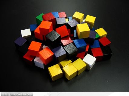 一堆五颜六色的积木木块