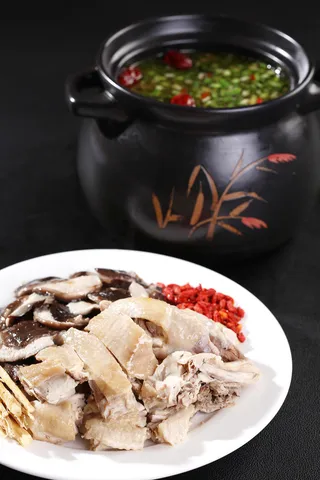 Z00007老母鸡炖香菇