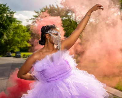 面具美女婚纱摄影图片