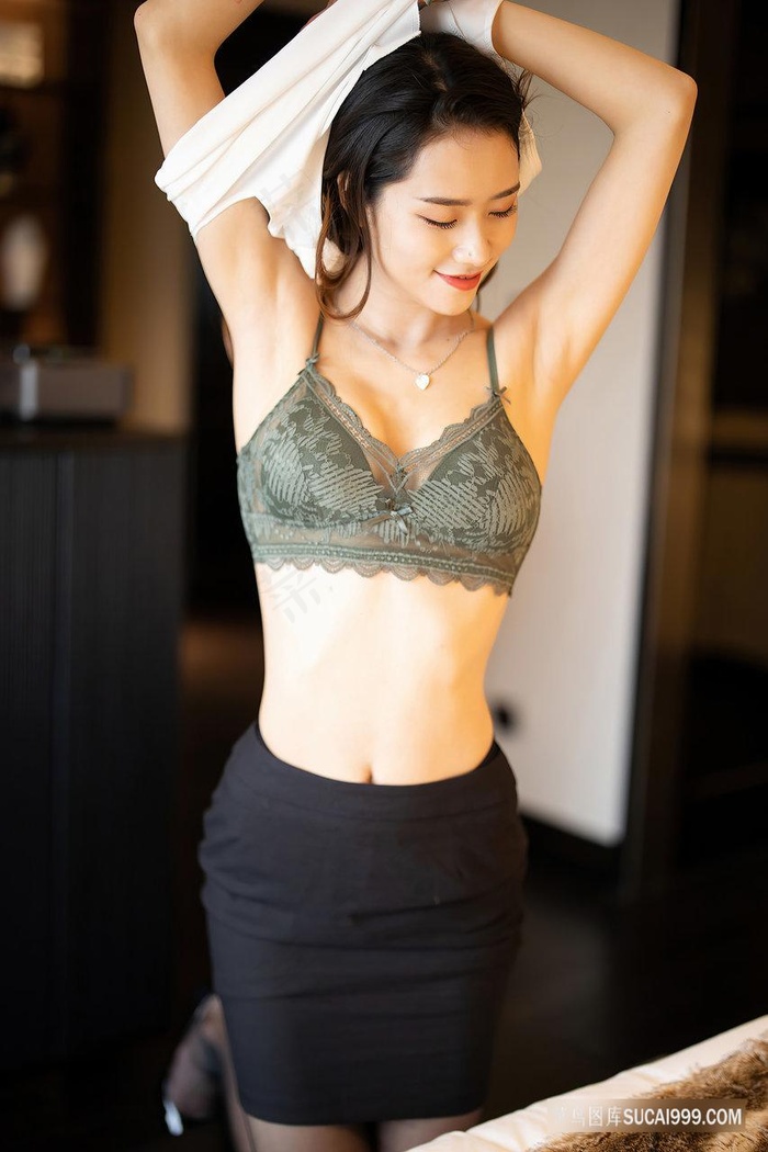 脱衣服的国模美女私拍艺术照图片