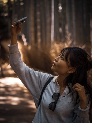 背包旅行自拍美女图片