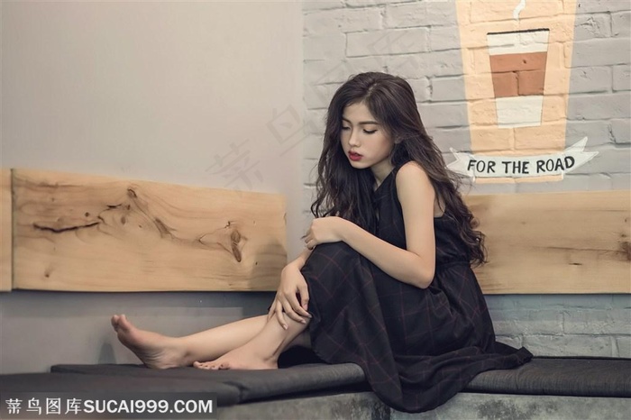 美女一个人伤感图片