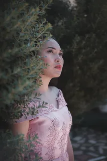 疑惑迷茫中国美女图片 疑惑迷茫中国美女图片