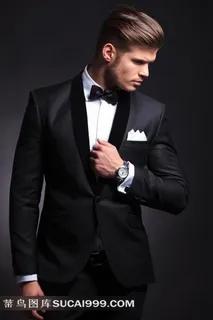打领结的黑色西装男人模特摄影高清图片 打领结的黑色西装男人模特摄影高清图片