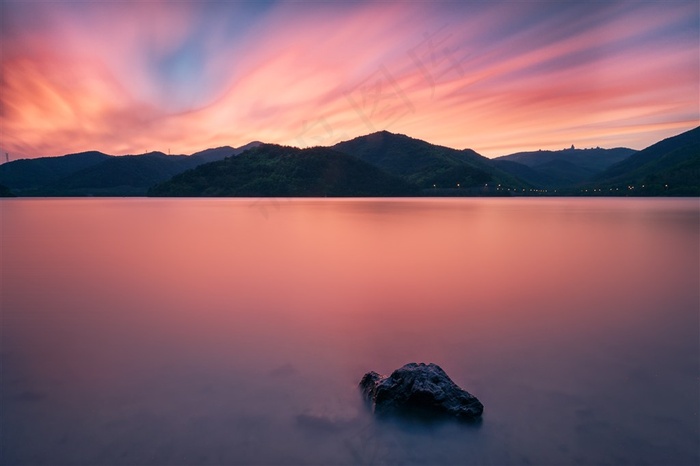 湖水晚霞美景风景图片