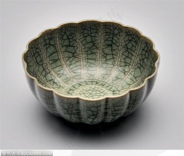 中华传统工艺-瓣状花纹瓷盘