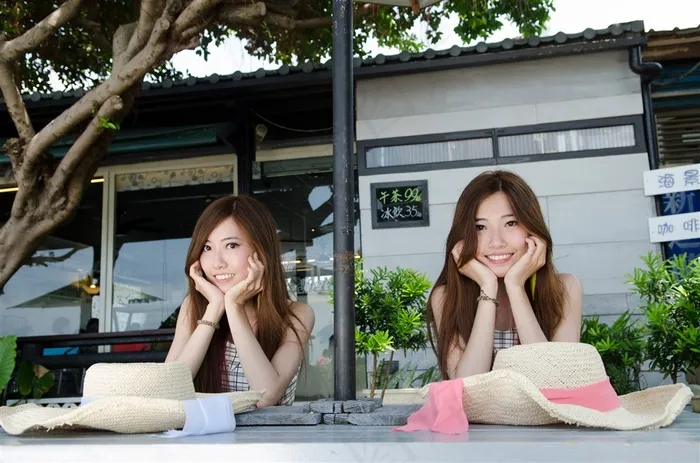 邻家女孩双胞胎姐妹大小乔高清美女摄影素材图片