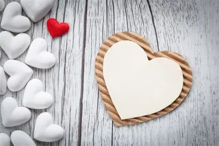 底板上的爱心卡片