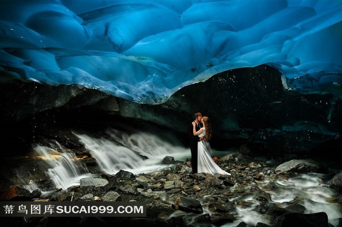 阿拉斯加冰洞的婚礼图片