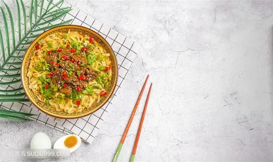 早餐鸡蛋香辣麻辣牛肉面