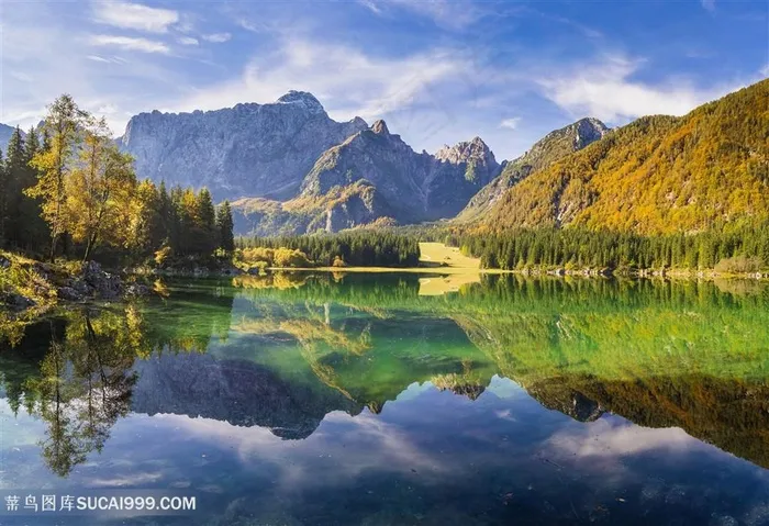 高清唯美清澈湖泊山水风景图片