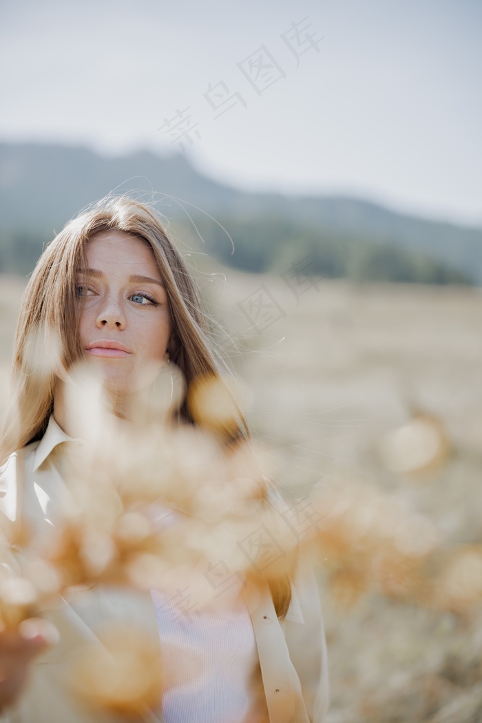 秋日伤感美女图片