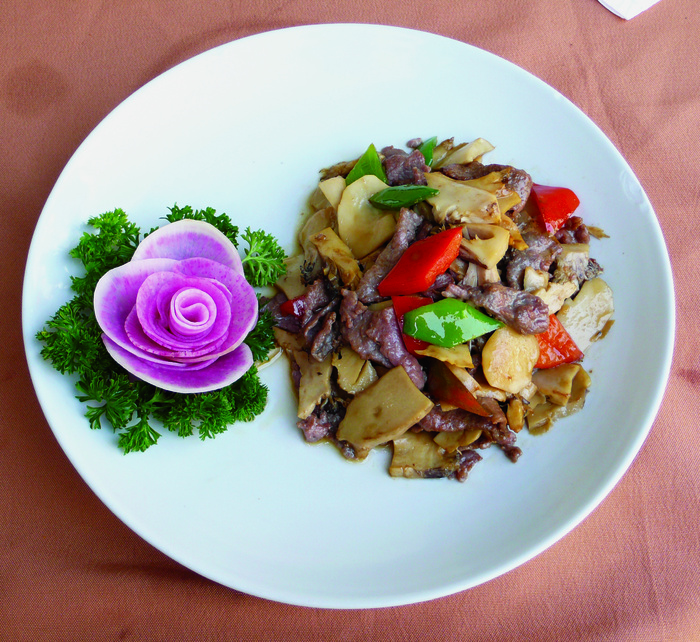 0711c-1836珊瑚菌炒牛柳