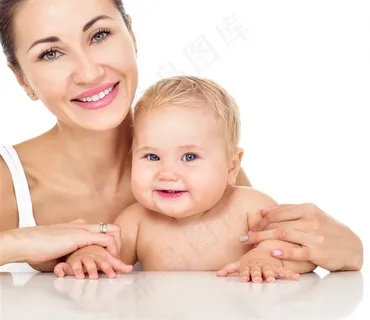 带着宝宝玩耍的妈妈高清摄影图 带着宝宝玩耍的妈妈高清摄影图