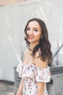 碎花裙落肩性感美女图片 碎花裙落肩性感美女图片