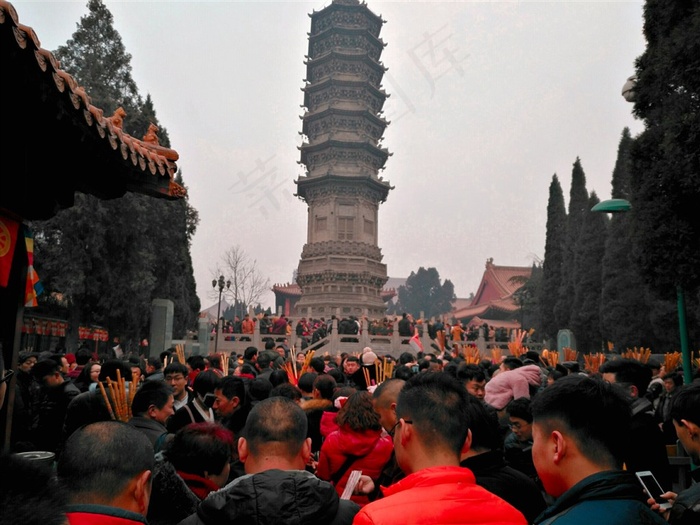 人山人海柏林禅寺上香图片