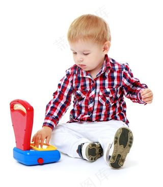 玩塑料秤的孩子