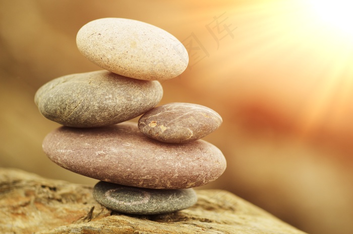 光滑鹅卵石堆叠图片