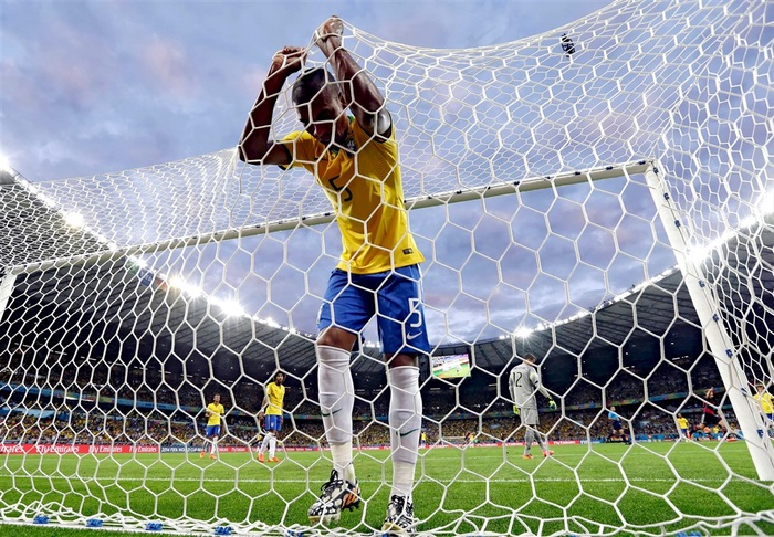 足球射门员图片