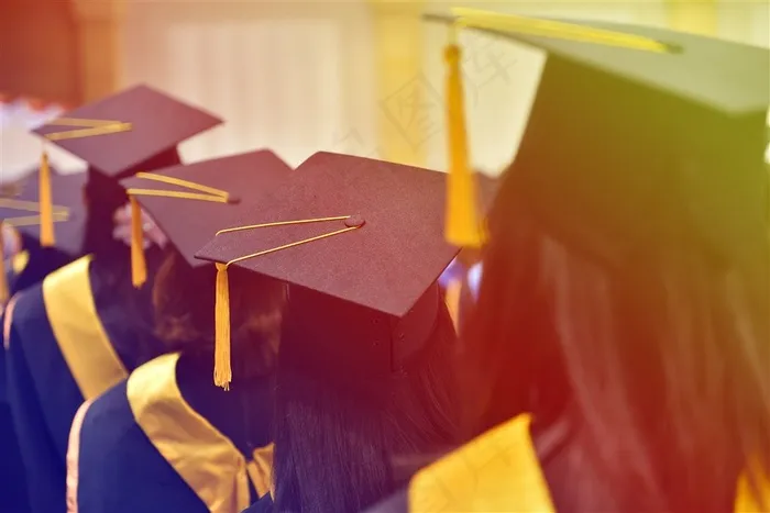 学士帽与学位证书素材图片