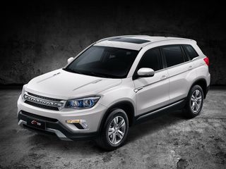 白色的长安CS75静态展示