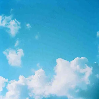 蓝色天空白云简约摄影图