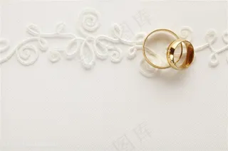 花纹与金色戒指高清图片