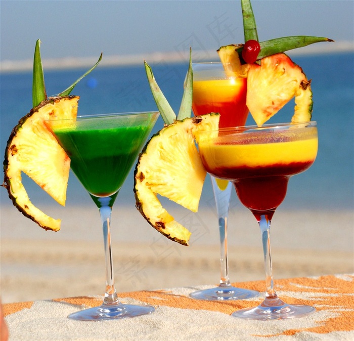 海边菠萝切片饮料
