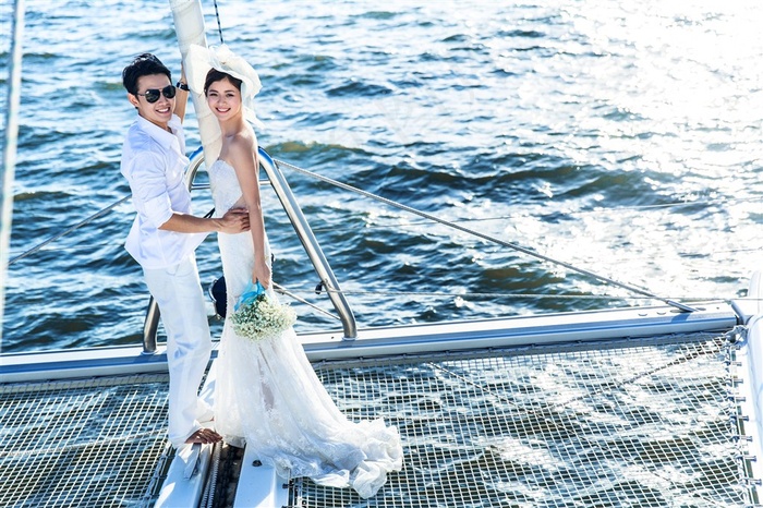 情侣在海上唯美写真