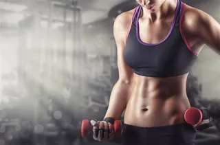 健身房健身的人物