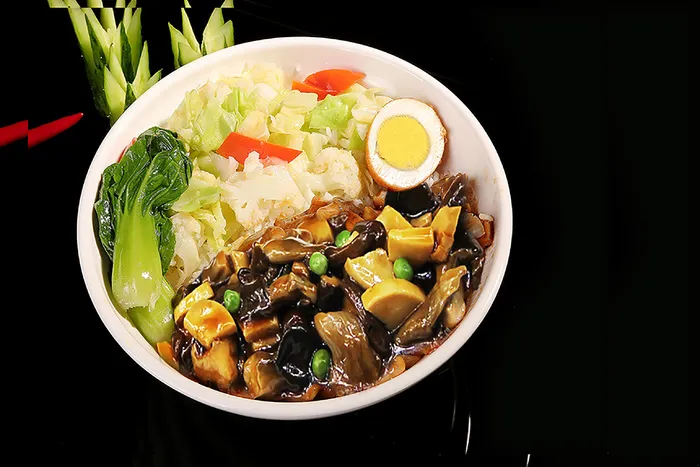 什锦菌菇(2)餐饮快餐盖浇饭产品成品高清大图黑底圆盘