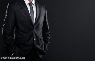 黑色西服的商务男人图片