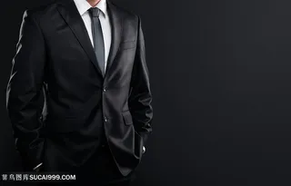 黑色西服的商务男人图片