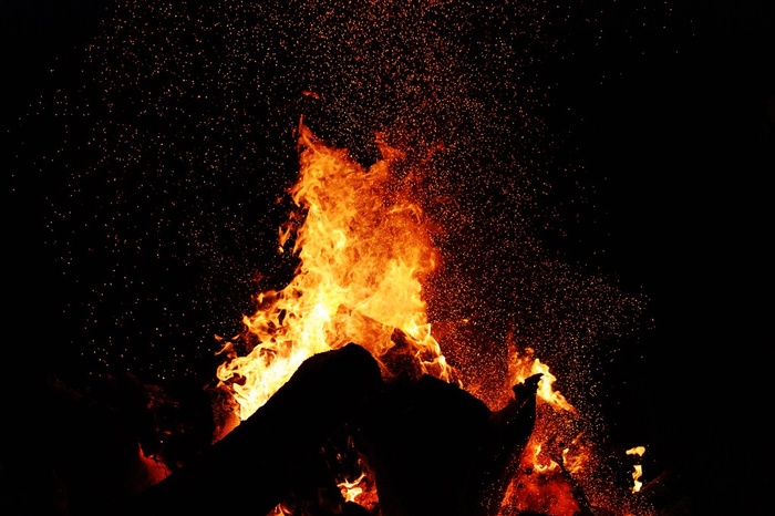 温暖的火焰图片