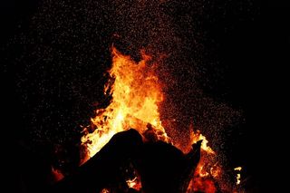 温暖的火焰图片