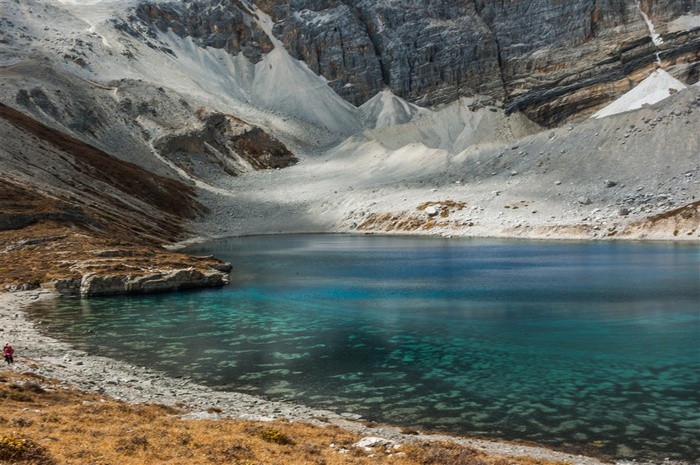 亚丁山五色海景观