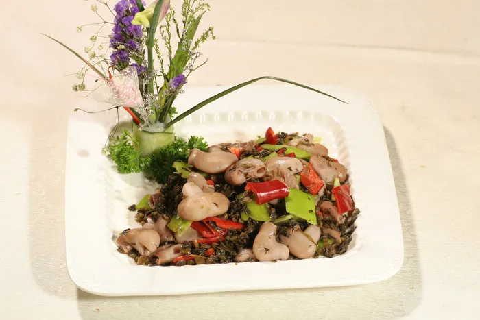 12梅干菜炒鱼扣 珠江生活