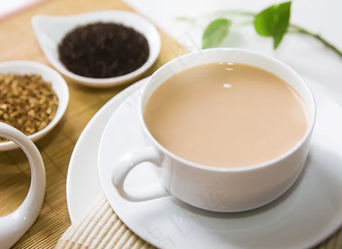 一杯浓香的奶茶摄影图片