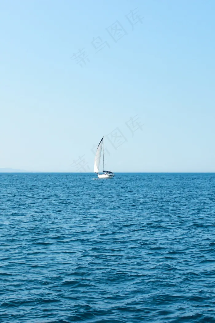 大海与帆船图片