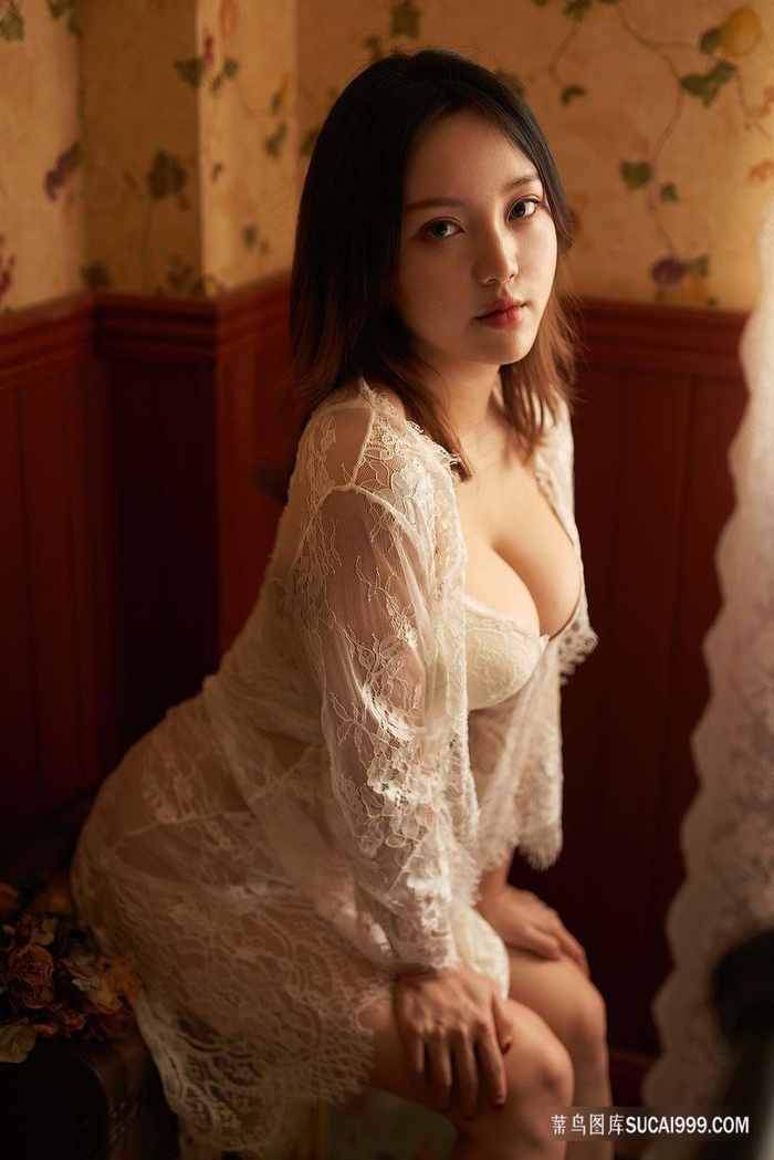大胸美女图片月月巨乳美女性感私房照图片